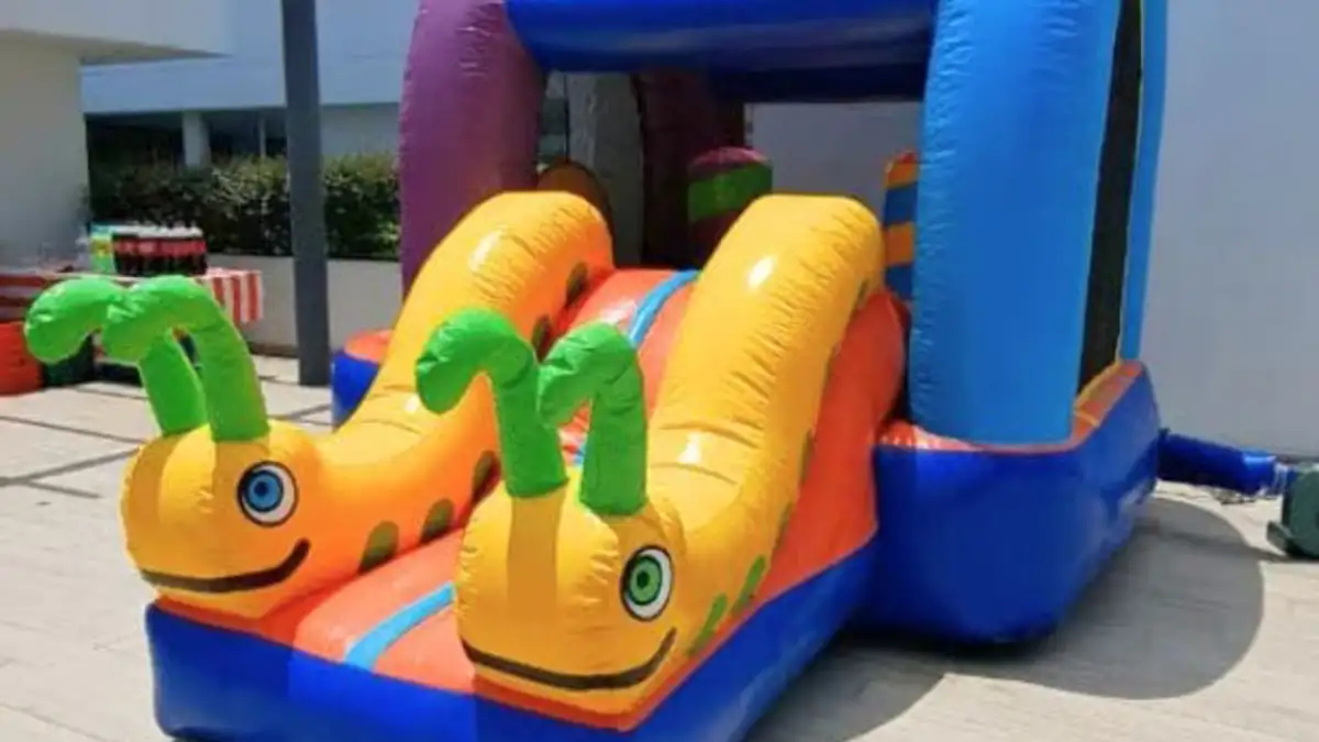 Inflables para niños con juego Gusanitos de colores en exterior