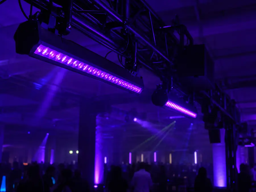 Barras de luz negra UV montadas sobre truss