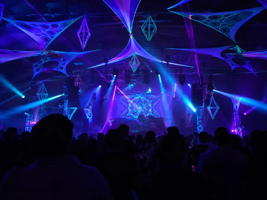 Renta de luz negra UV para fiestas CDMX
