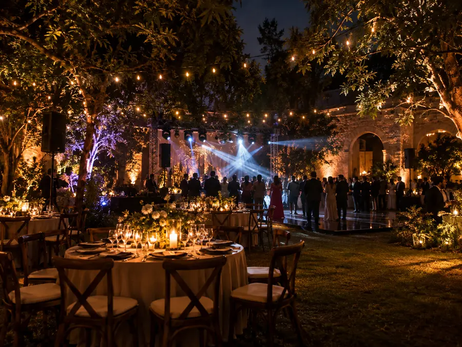 Boda en jardín de hacienda con audio e iluminación