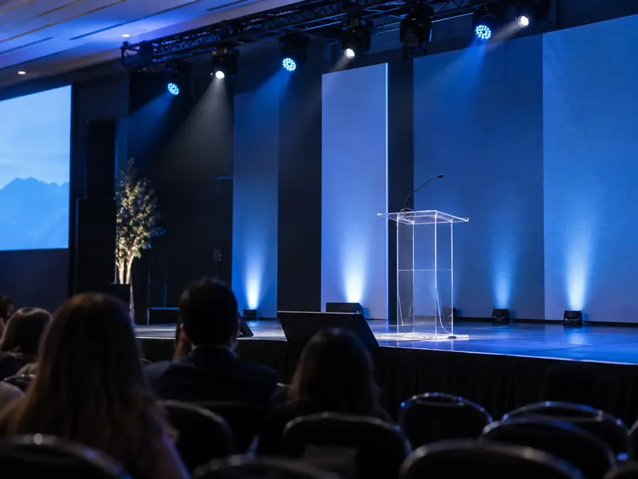 Renta de podium y atril para conferencias CDMX