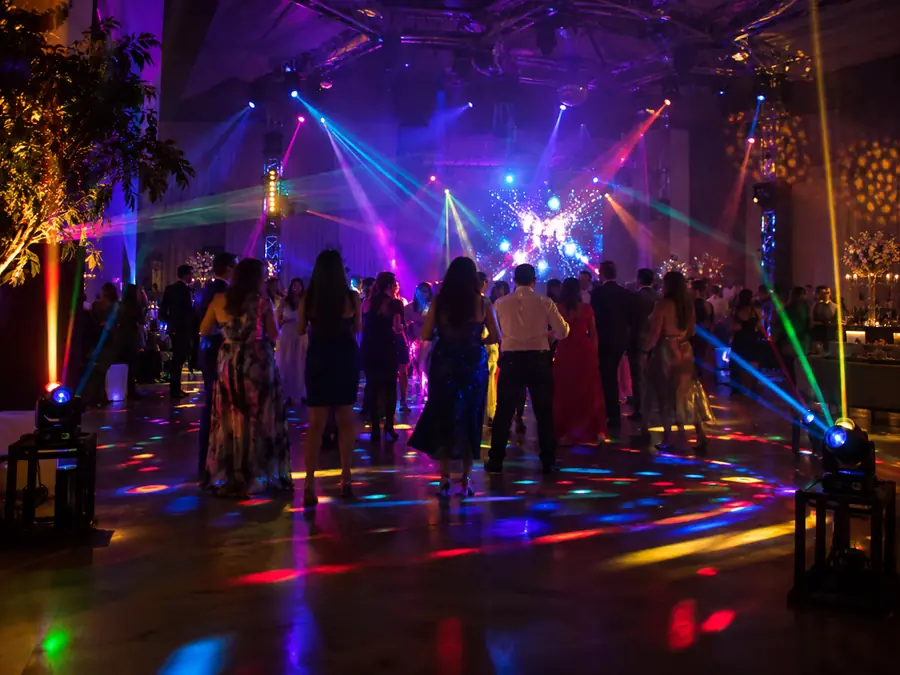 Renta de luces robóticas LED para fiestas CDMX